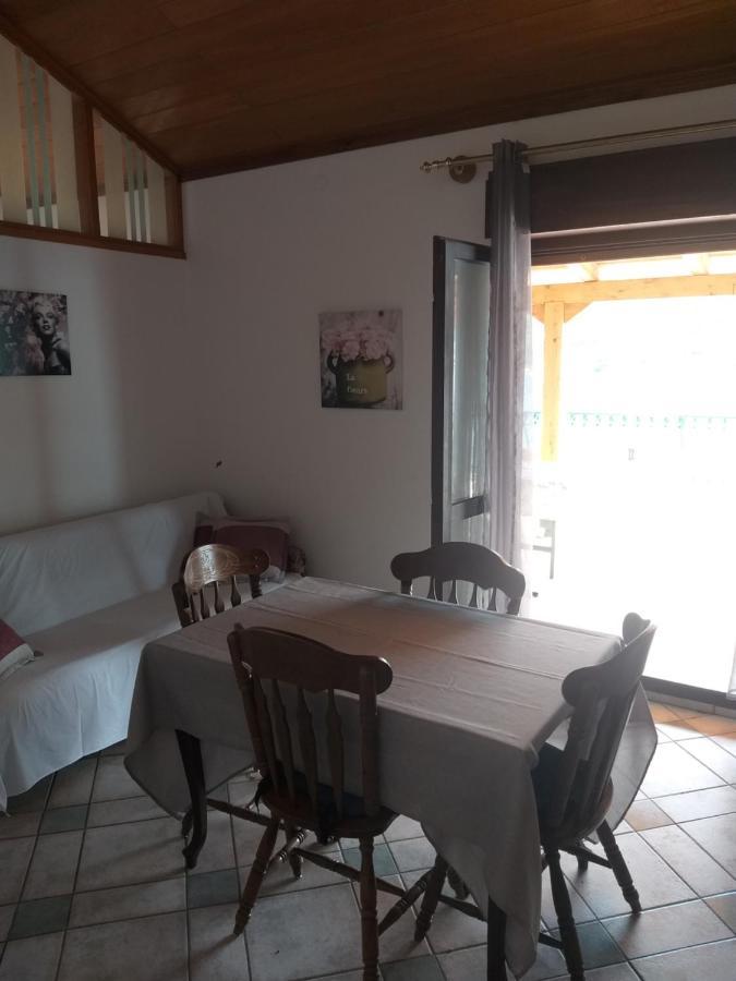 Direkt Na Moru - Bungalov Lägenhet Šibenik Exteriör bild